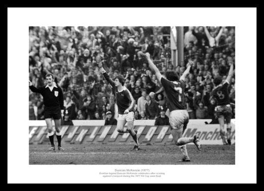 Duncan Mckenzie Everton FC 1977 Photo Memorabilia