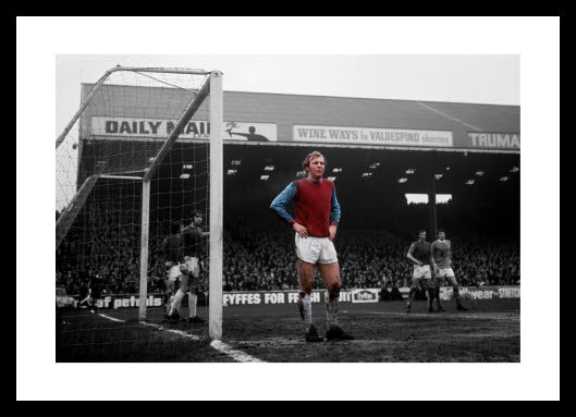 Bobby Moore West Ham Legend 1970 Spot Colour Photo Memorabilia