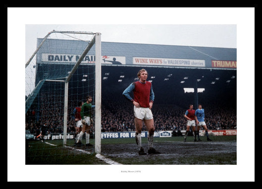 Bobby Moore West Ham Legend 1970 Photo Memorabilia